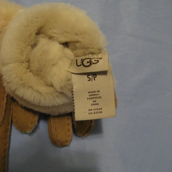 UGG Chestnut Sheepskin Gloves #17541 - Picture 4 of 5